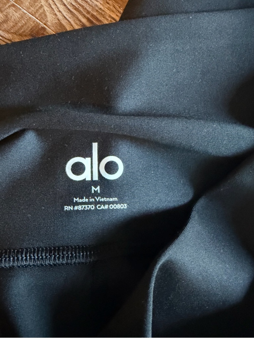ALO yoga black compression leggings Medium - Picture 3 of 3